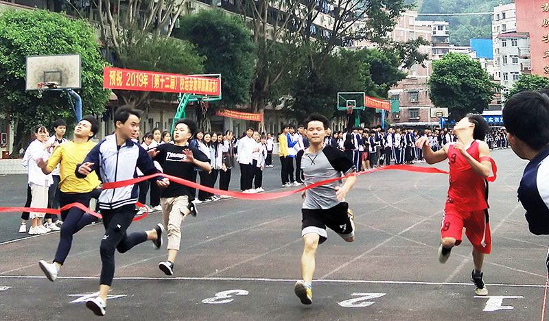 校運會賽場精彩瞬間 | 奔跑、跳躍，激情不停歇